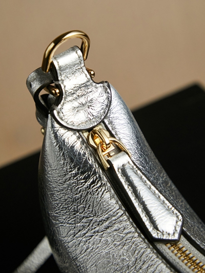 フェンディバッグ着用イメージ